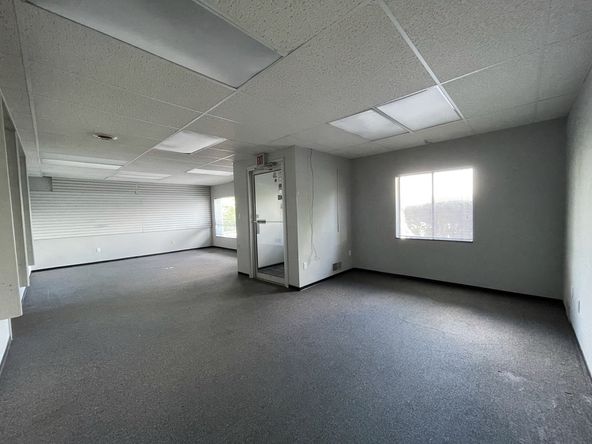 Industrial/Flex: 705 Greenway Dr, Columbus, IN 47201